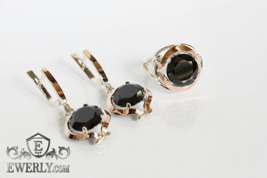 Купити комплект: кільце і сережки зі срібла з чорними каменями