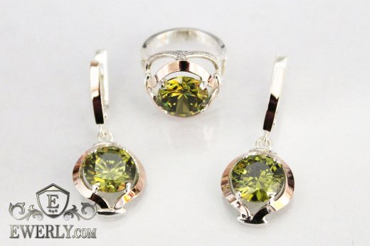 Купити комплект: кільце і сережки зі срібла з каменями кольору олива